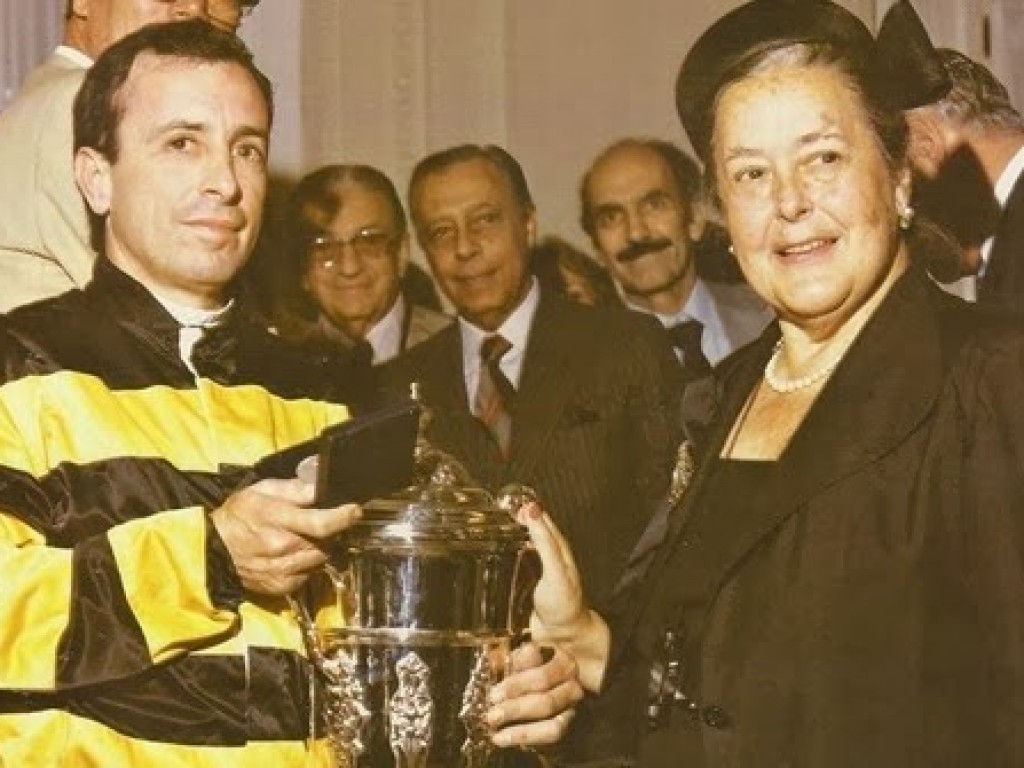Foto: Margarida Polak Lara e a Taça de Prata de Potrancas
