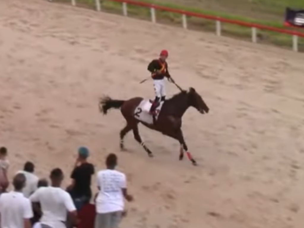 Foto: Minnesota levanta o Grande Prêmio Edísio Pereira