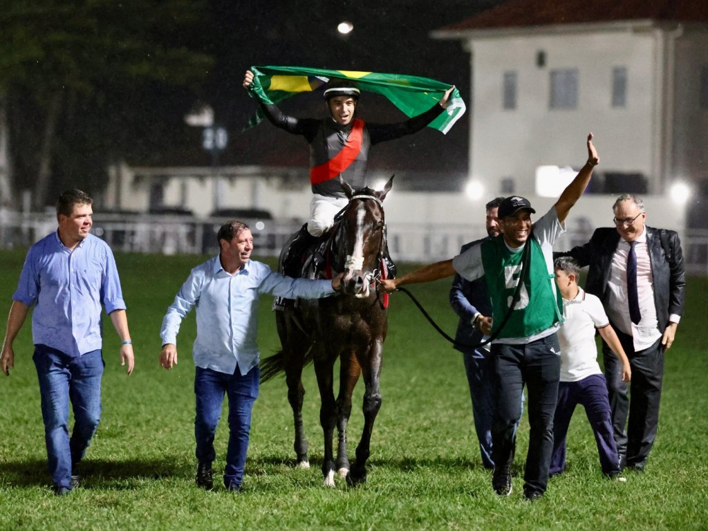 Foto: O adeus do campe&atilde;o: Obataye tem campanha encerrada