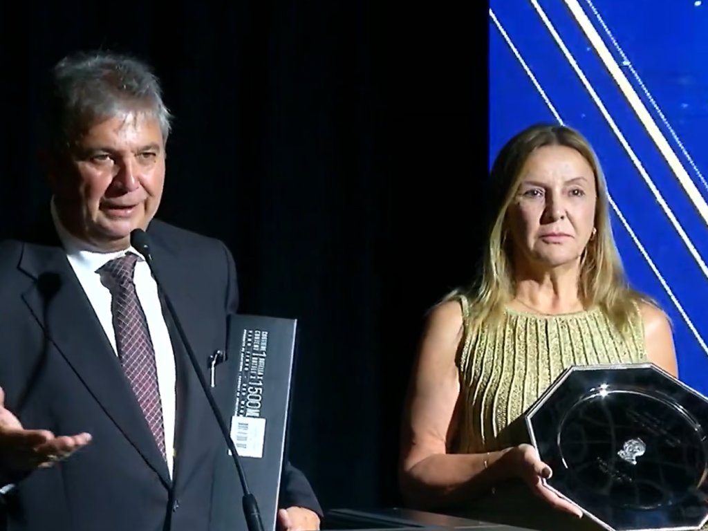 Foto: Obataye faz hist&oacute;ria e recebe pr&ecirc;mio de "Cavalo do Ano", na Argentina